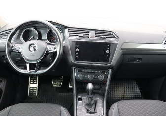 Подержанный автомобиль Volkswagen Tiguan 2018 года (13 фото)