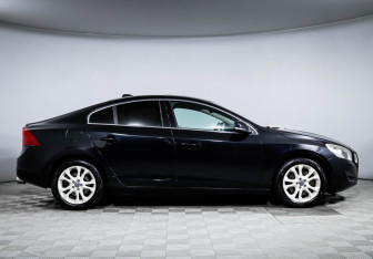 Подержанный автомобиль Volvo S60 2012 года (4 фото)