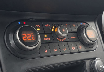 Подержанный автомобиль Nissan Qashqai 2012 года (14 фото)