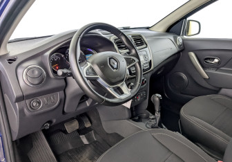 Подержанный автомобиль Renault Sandero 2018 года (16 фото)