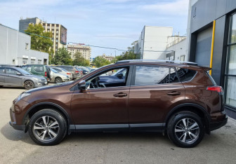 Подержанный автомобиль Toyota RAV4 2017 года (4 фото)