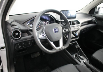 Подержанный автомобиль Changan Alsvin 2023 года (8 фото)