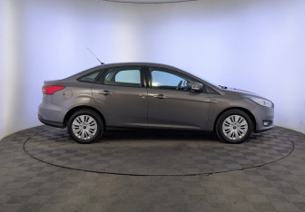 Подержанный автомобиль Ford Focus Sedan 2015 года (4 фото)