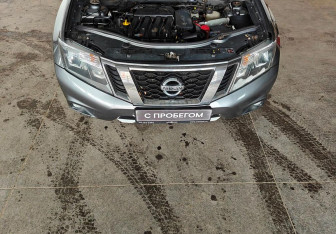 Подержанный автомобиль Nissan Terrano 2014 года (14 фото)
