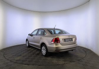 Подержанный автомобиль Volkswagen Polo Sedan 2016 года (7 фото)