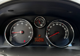 Подержанный автомобиль Opel Antara 2012 года (12 фото)