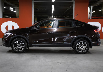 Подержанный автомобиль Renault Arkana 2020 года (8 фото)