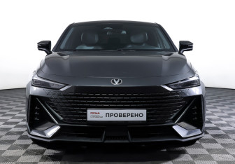 Подержанный автомобиль Changan UNI-V 2023 года (2 фото)