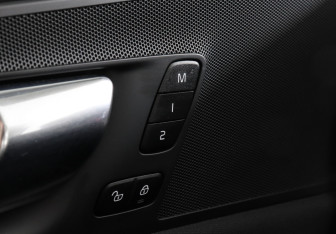 Подержанный автомобиль Volvo XC60 2021 года (14 фото)