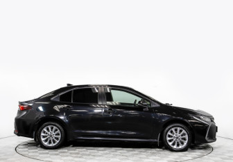 Подержанный автомобиль Toyota Corolla Sedan 2019 года (3 фото)