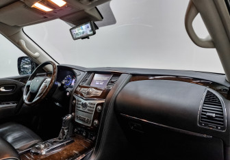 Подержанный автомобиль Infiniti QX80 2019 года (13 фото)