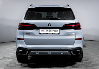 Подержанный автомобиль BMW X5 2025 года (6 фото)