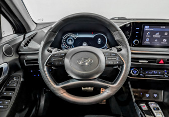 Подержанный автомобиль Hyundai Sonata 2020 года (21 фото)