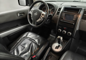 Подержанный автомобиль Nissan X-Trail 2008 года (11 фото)