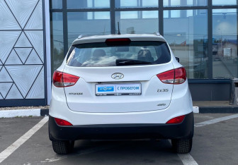 Подержанный автомобиль Hyundai ix35 2011 года (6 фото)