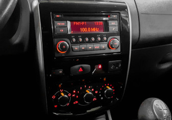 Подержанный автомобиль Nissan Terrano 2014 года (13 фото)