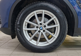 Подержанный автомобиль BMW X3 2019 года (12 фото)