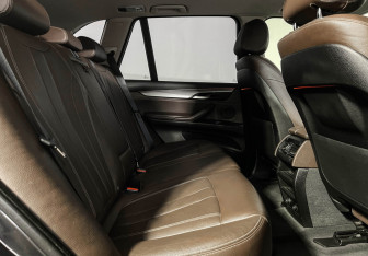 Подержанный автомобиль BMW X5 2016 года (14 фото)