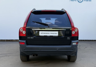 Подержанный автомобиль Volvo XC90 2005 года (6 фото)