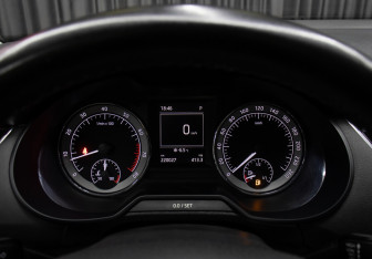 Подержанный автомобиль Skoda Octavia Liftback 2016 года (13 фото)