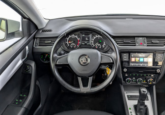 Подержанный автомобиль Skoda Octavia Liftback 2020 года (21 фото)