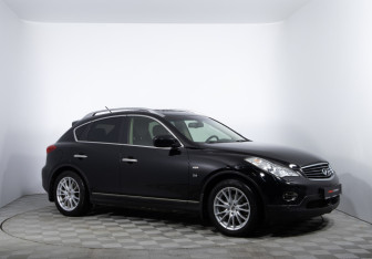 Подержанный автомобиль Infiniti QX50 2015 года (3 фото)