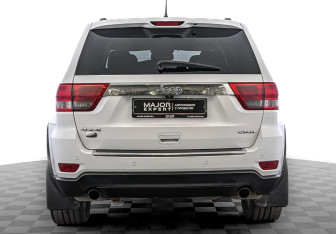 Подержанный автомобиль Jeep Grand Cherokee 2012 года (6 фото)