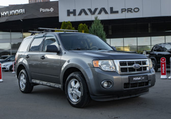 Подержанный автомобиль Ford Escape 2010 года (2 фото)