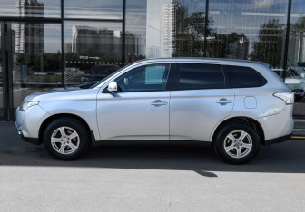 Подержанный автомобиль Mitsubishi Outlander 2013 года (7 фото)