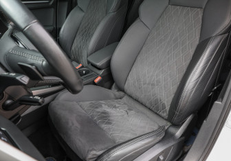 Подержанный автомобиль Audi A3 Hatchback 2021 года (12 фото)