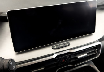 Подержанный автомобиль Geely Coolray 2023 года (27 фото)