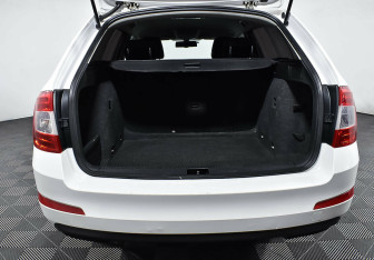 Подержанный автомобиль Skoda Octavia Wagon 2015 года (14 фото)
