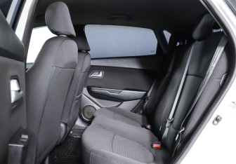 Подержанный автомобиль Kia Rio Hatchback 2012 года (16 фото)