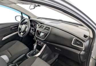 Подержанный автомобиль Suzuki SX4 Hatchback 2013 года (11 фото)