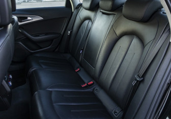 Подержанный автомобиль Audi A6 Sedan 2014 года (15 фото)