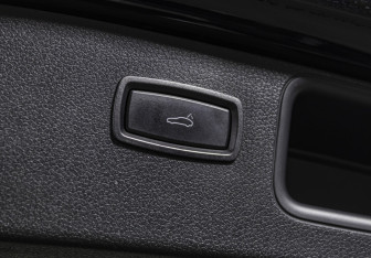 Подержанный автомобиль Porsche Macan 2018 года (18 фото)