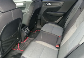 Подержанный автомобиль Volvo XC40 2021 года (10 фото)