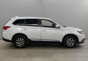 Подержанный автомобиль Mitsubishi Outlander 2018 года (4 фото)