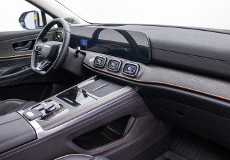 Подержанный автомобиль Jaecoo J8 2024 года (10 фото)