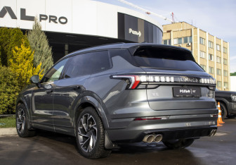 Подержанный автомобиль Lynk&Co 09 2022 года (7 фото)