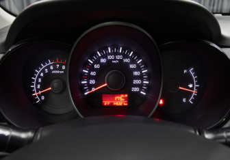 Подержанный автомобиль Kia Rio Sedan 2015 года (13 фото)