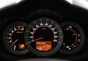 Подержанный автомобиль Toyota RAV4 2010 года (9 фото)
