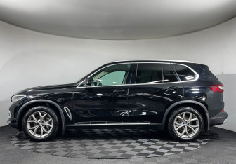 Подержанный автомобиль BMW X5 2021 года (5 фото)