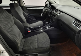 Подержанный автомобиль Skoda Octavia Liftback 2013 года (10 фото)