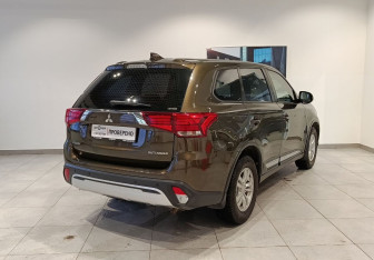 Подержанный автомобиль Mitsubishi Outlander 2019 года (5 фото)