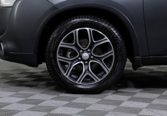 Подержанный автомобиль Mitsubishi Outlander 2014 года (8 фото)