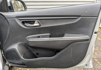 Подержанный автомобиль Kia Rio Hatchback 2021 года (24 фото)