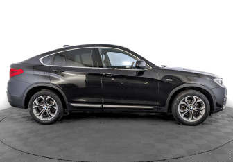 Подержанный автомобиль BMW X4 2018 года (4 фото)