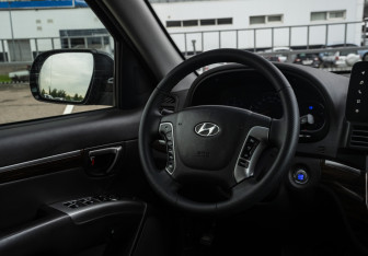 Подержанный автомобиль Hyundai Santa Fe 2011 года (10 фото)