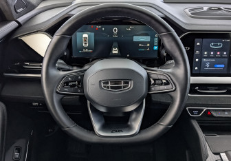 Подержанный автомобиль Geely Monjaro 2024 года (22 фото)